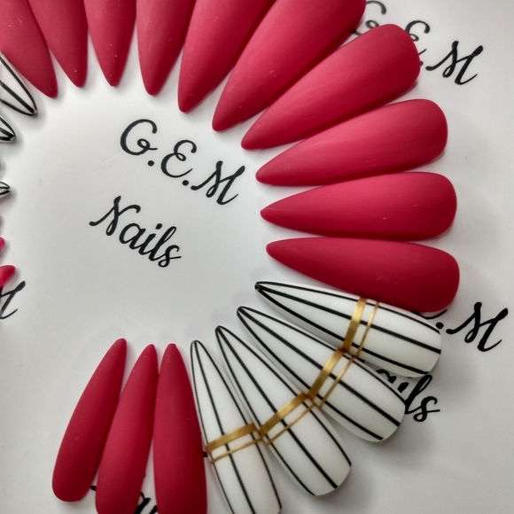 Press on nails (long stiletto) - Picture 2 of 3